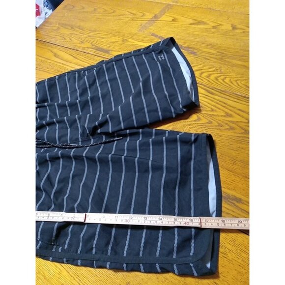 BILLABONG Shorts Mens SMALL BLACK STRIPPED  Preowned Swim ? Summer Spring Beach - Picture 2 of 8